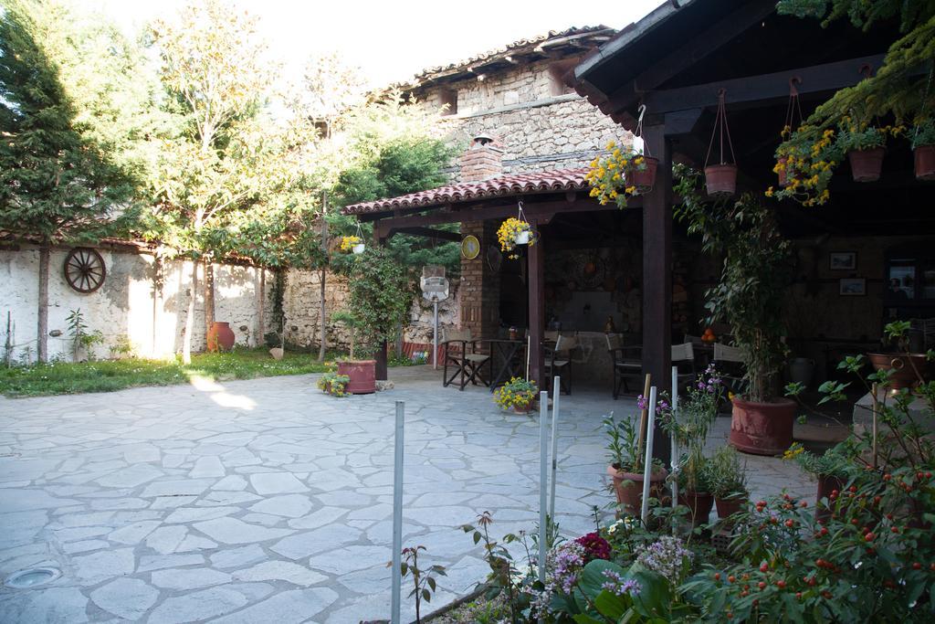 Hagiati Guesthouse Edessa Bagian luar foto